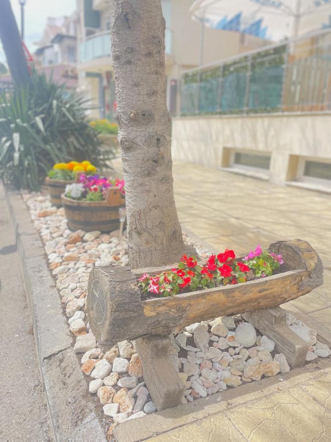 Family Hotel Morska Zvezda Balchik Exterior photo